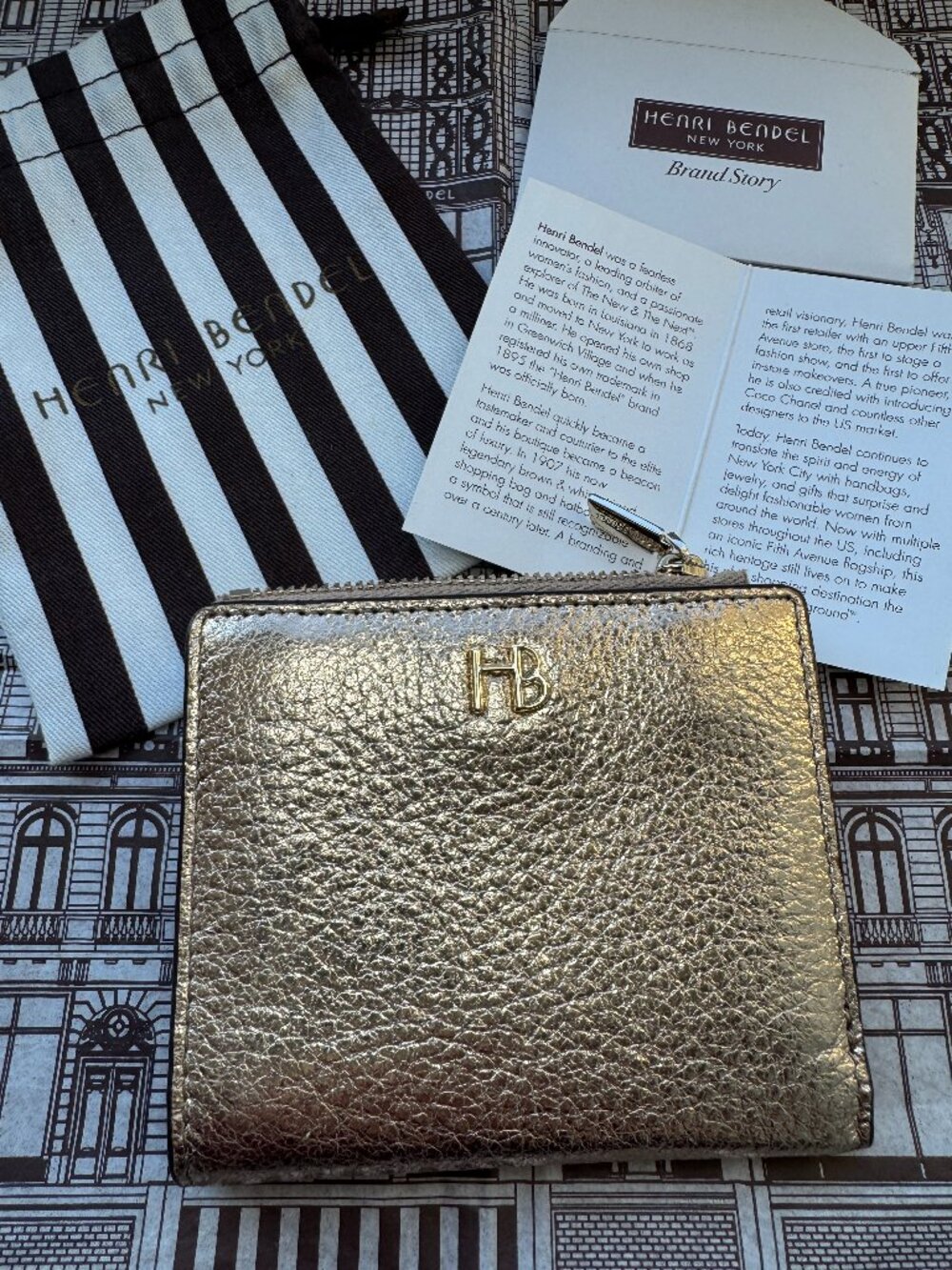 NWOT Henri Bendel Gold Leather Small Wallet